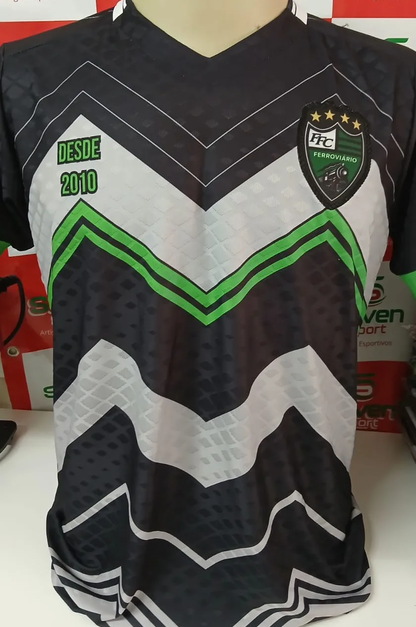 Uniforme personalizado do time Ferroviário Carnaíba, frente da camisa com shorts e meião.